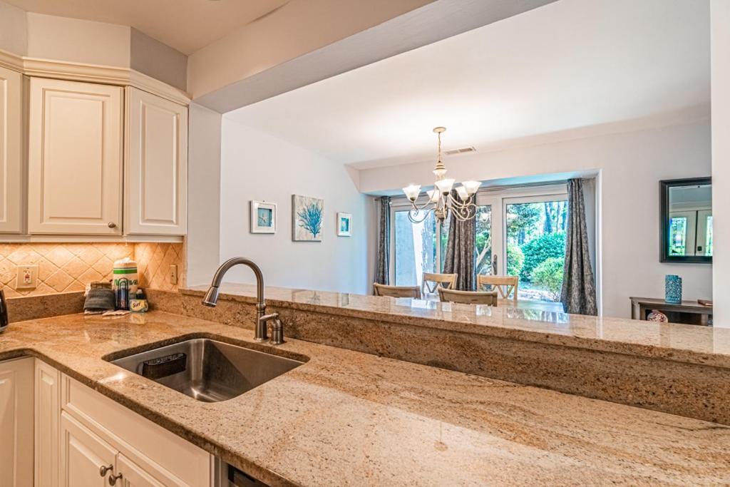 Pet Friendly! 503 Plantation Club Walk To Pool Sleeps 6 Sea Pines Villa Hilton Head Island Eksteriør billede