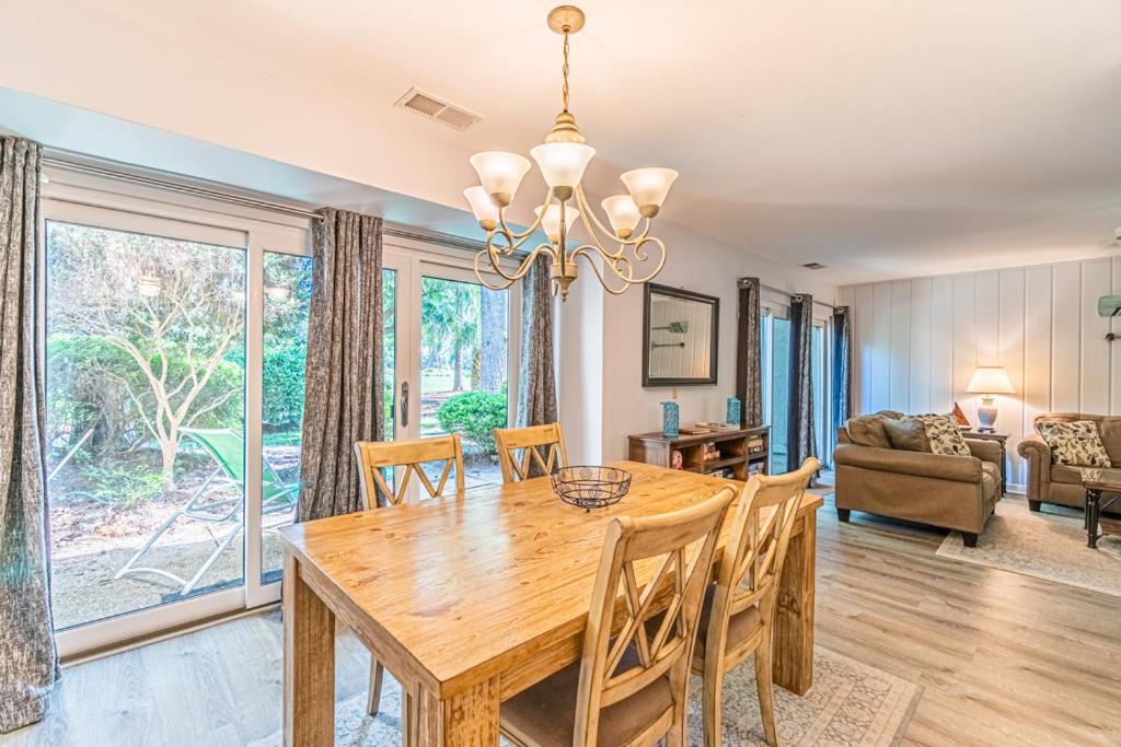 Pet Friendly! 503 Plantation Club Walk To Pool Sleeps 6 Sea Pines Villa Hilton Head Island Eksteriør billede